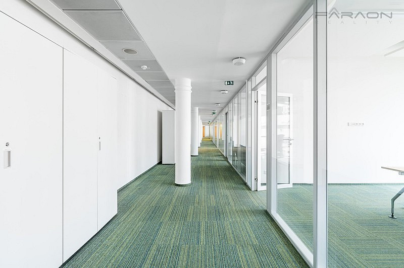 Pronájem kanceláře 489 m² – fotografie 2