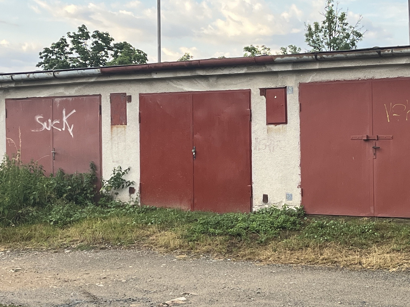 Prodej garáže třebíč, lokalita nad zámkem