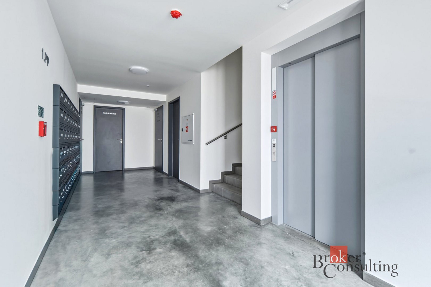 Pronájem bytu 1+kk 44 m² — photo 3