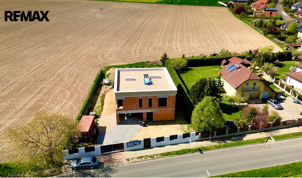 Prodej domu 334 m² s pozemkem 1 015 m², Průhonice – náhled fotky 2