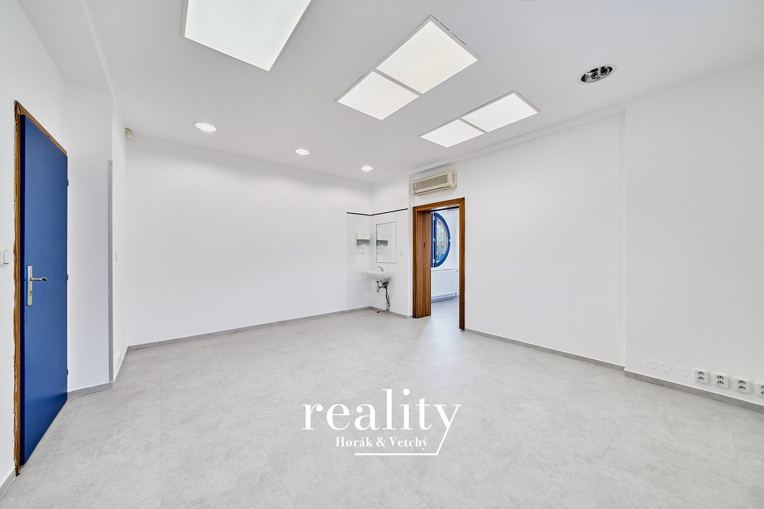 Pronájem komerčního objektu (jiného typu) 84 m² – fotografie 4