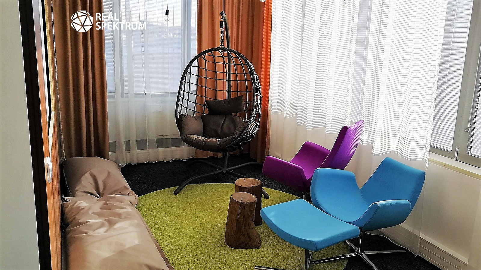 Pronájem kanceláře 397 m² – pohled 2
