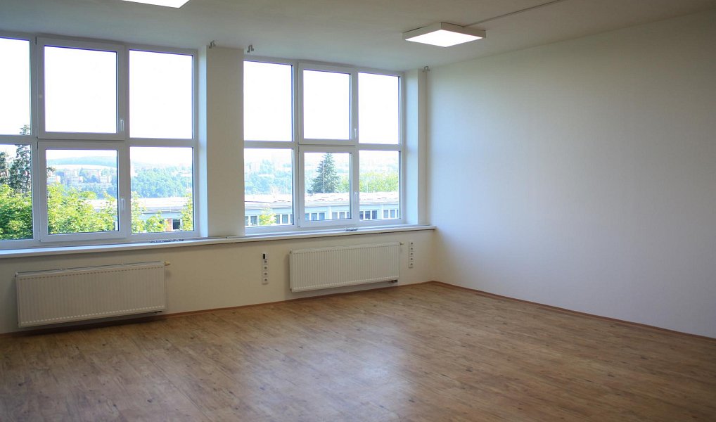 Pronájem kanceláře 45 m², Zlín – náhled fotky 2