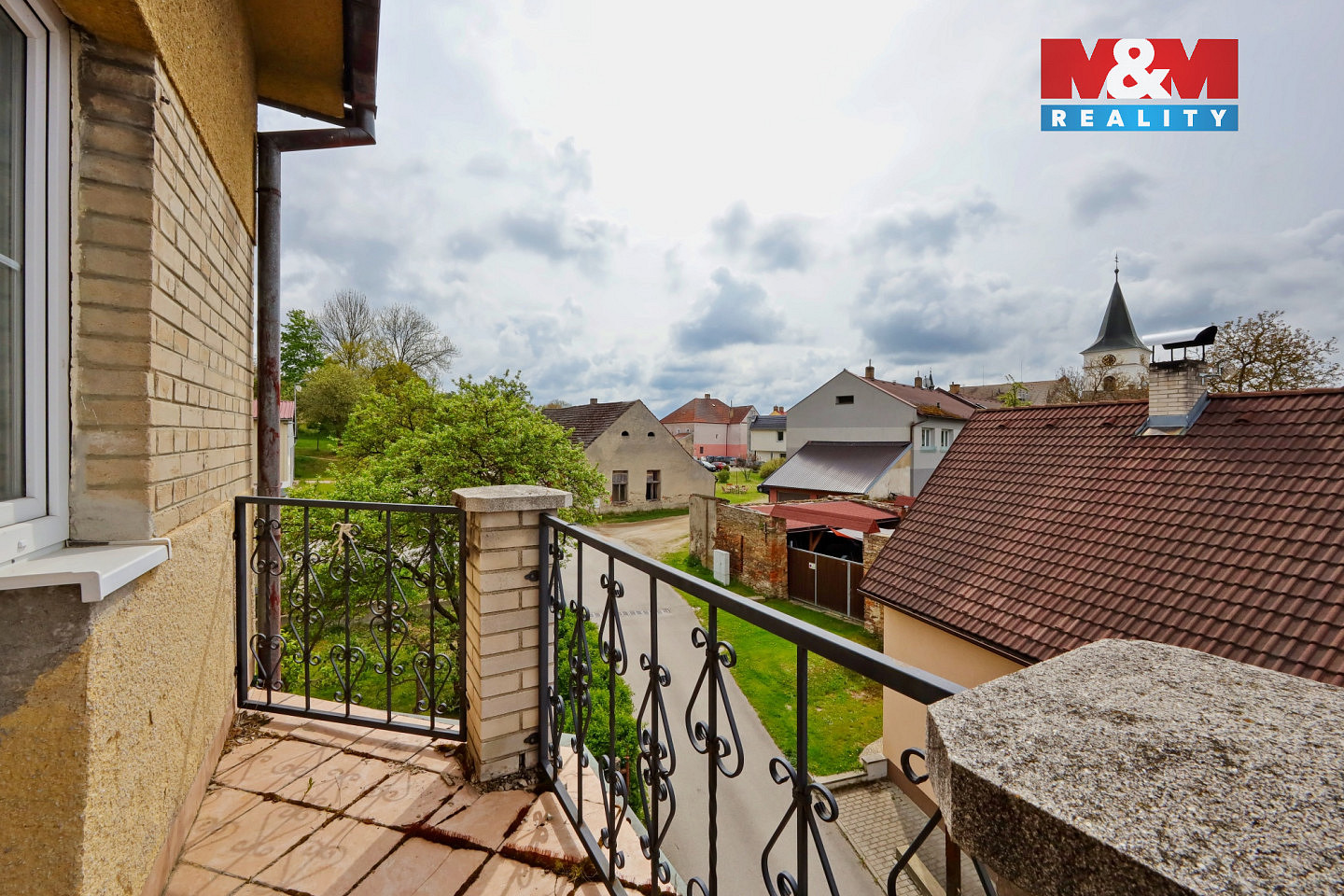 Prodej domu 330 m² s pozemkem 264 m² – fotografie 2