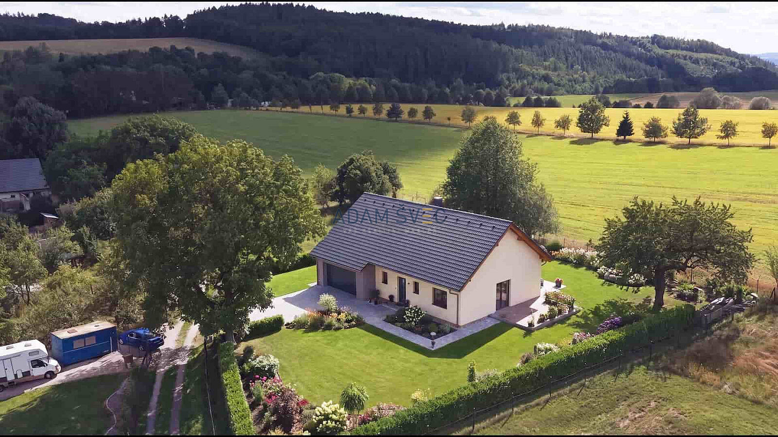 Prodej stavebního pozemku 1 827 m² – fotografie 2