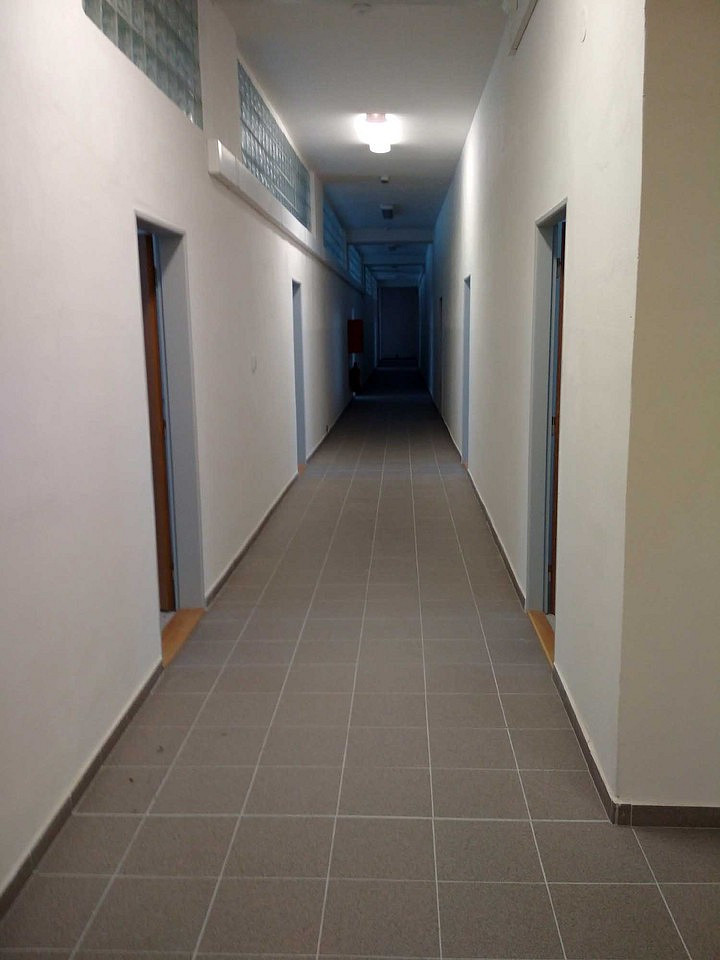 Pronájem kanceláře 900 m² – fotografie 3
