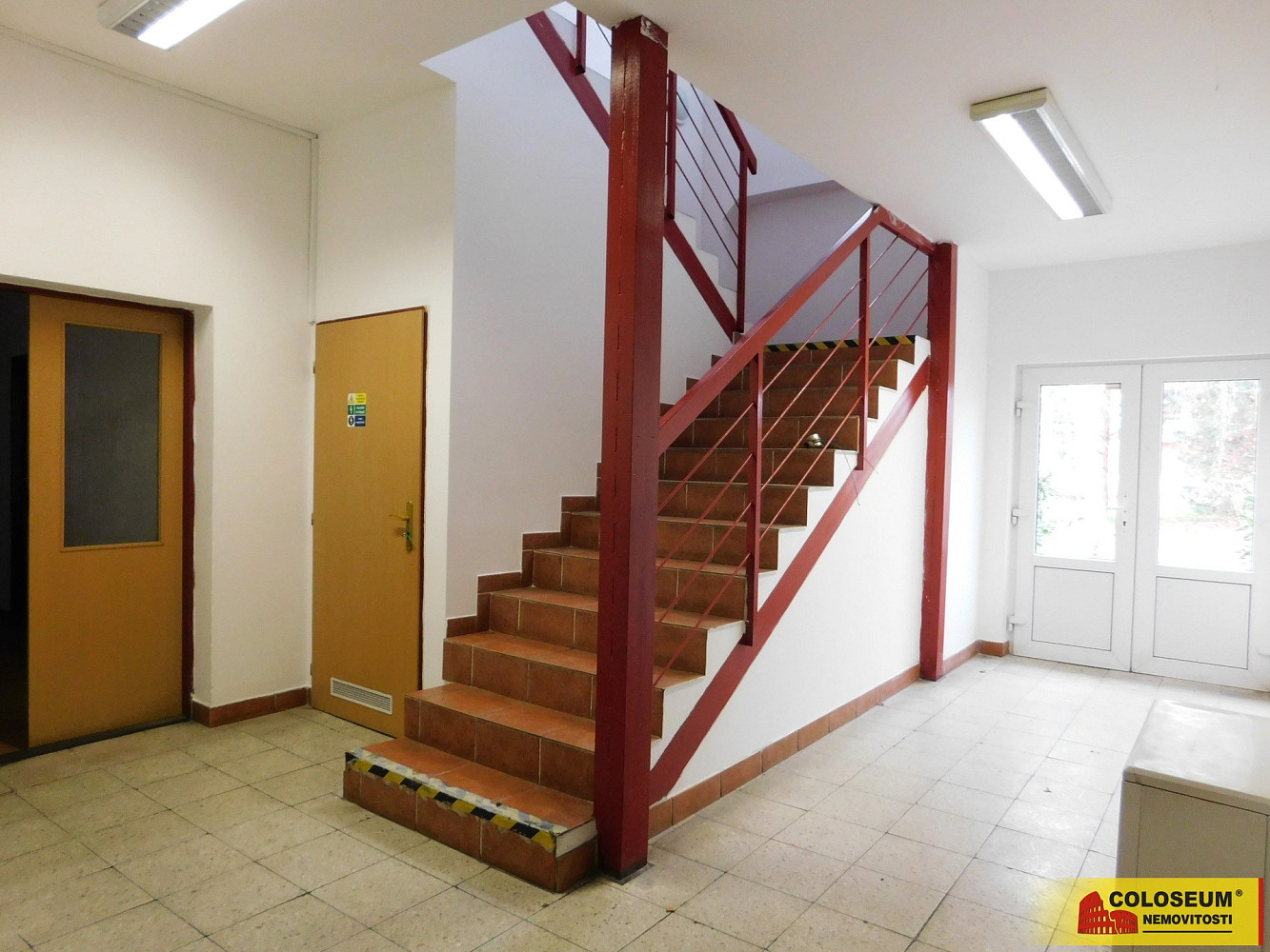 Pronájem kanceláře 462 m² – fotografie 5