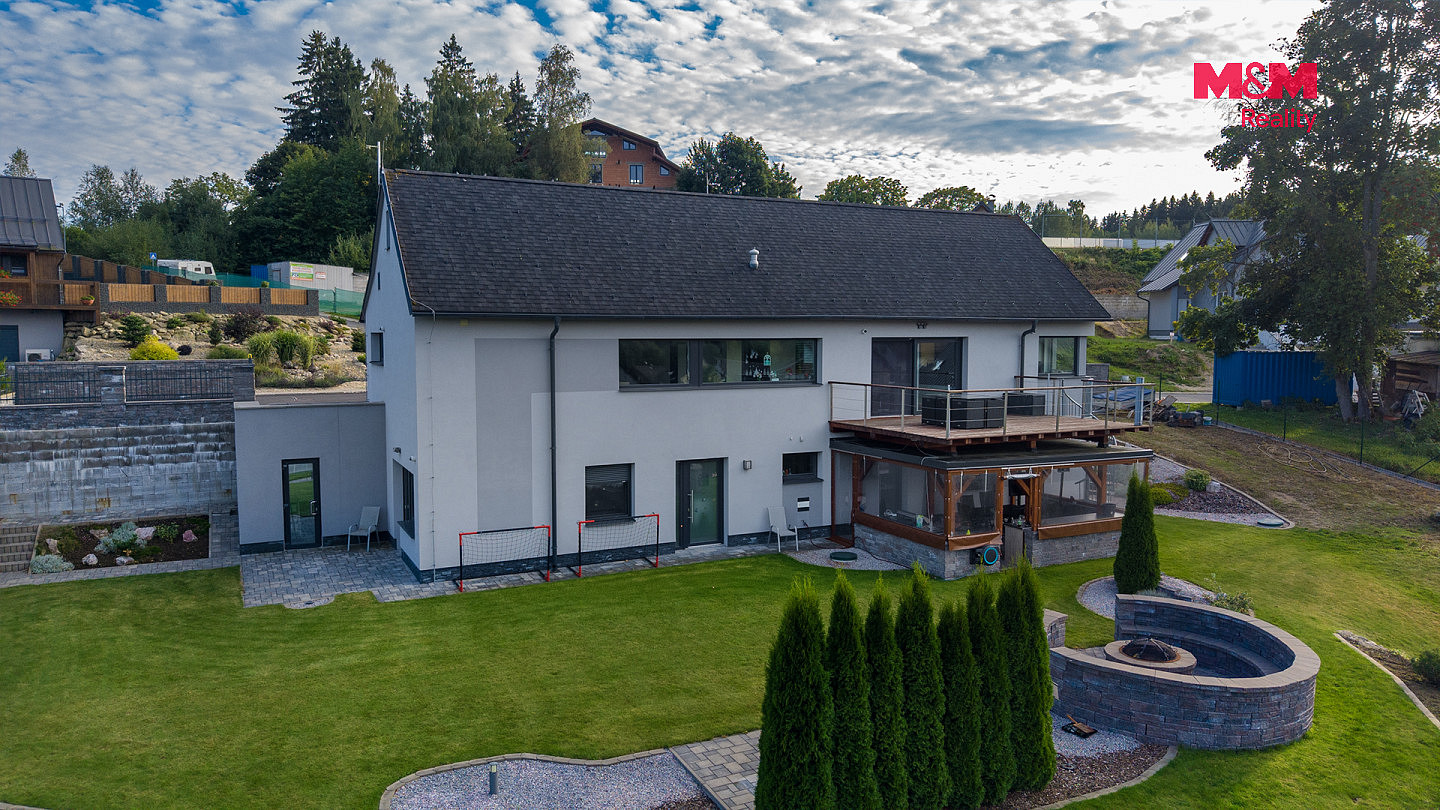 Prodej domu 225 m² s pozemkem 1 913 m² – fotografie 2