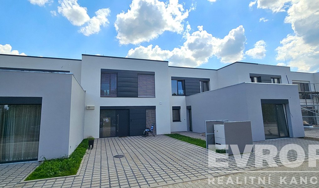 Prodej domu 121 m² s pozemkem 227 m², Sezemice – náhled fotky 4