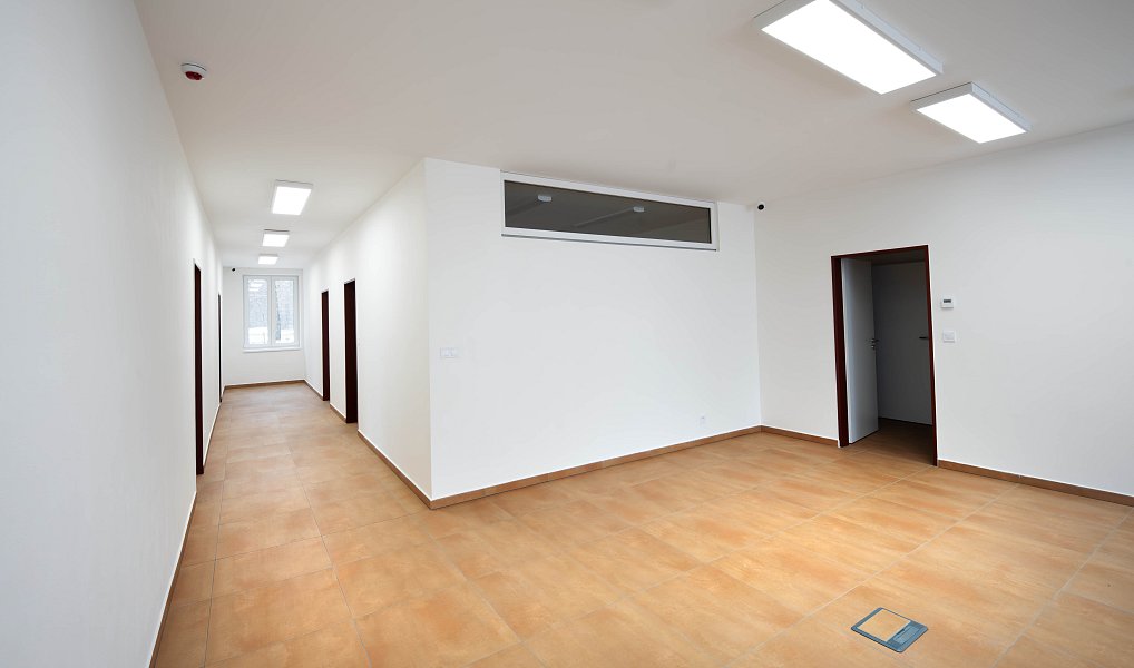 Pronájem kanceláře 420 m², Hořín – náhled fotky 7