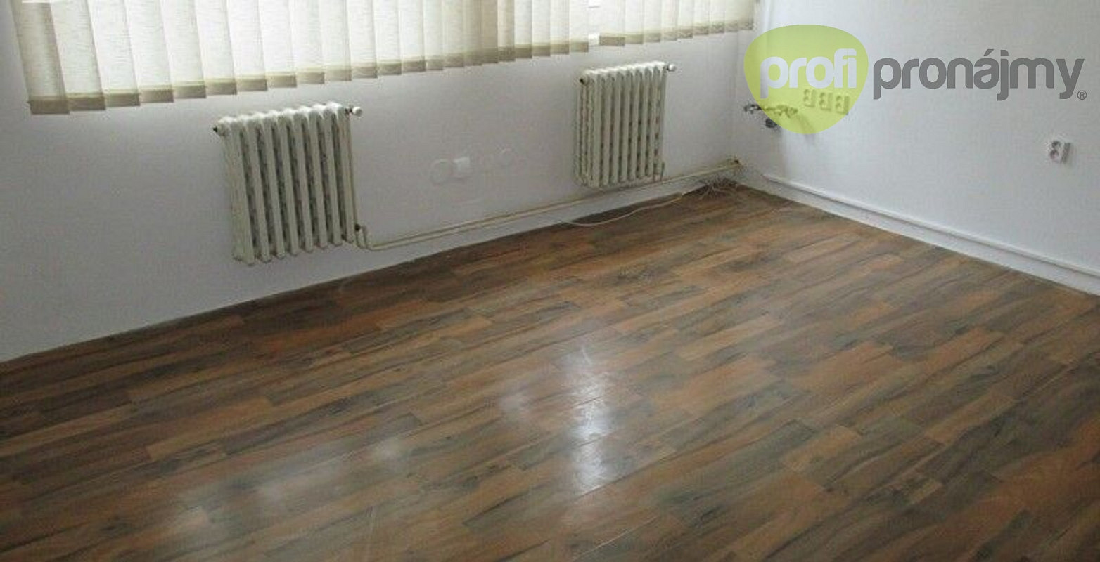 Pronájem kanceláře 16 m² nebo 19 m² – pohled 2
