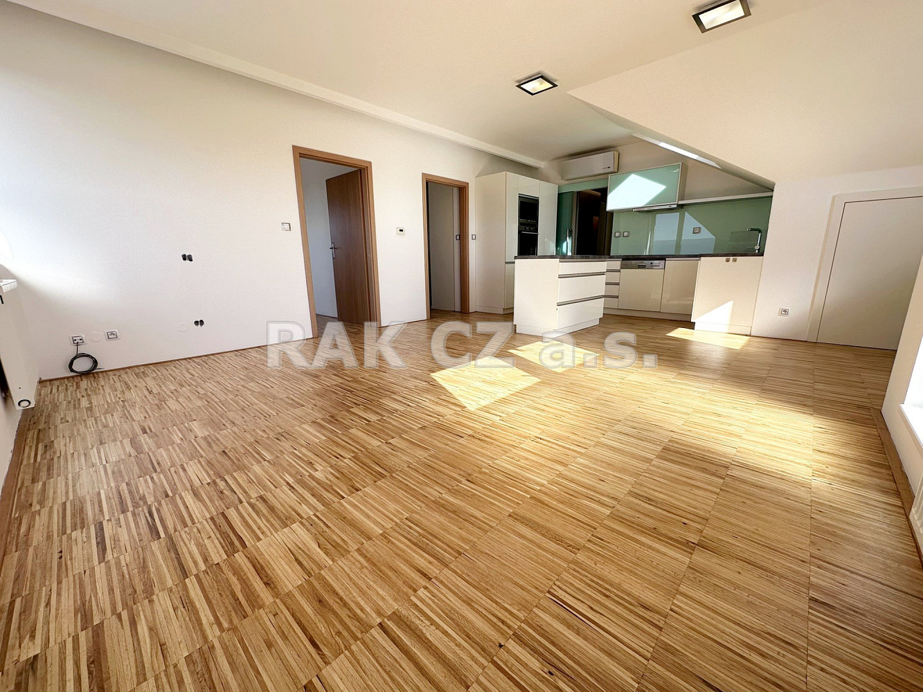Prodej bytu 3+kk 74 m², Šestajovice