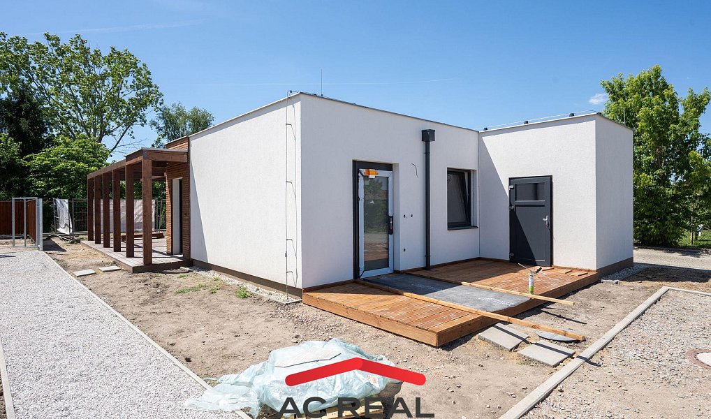 Prodej bytu 2+kk 33 m², Strachotín – fotka 1 z 21