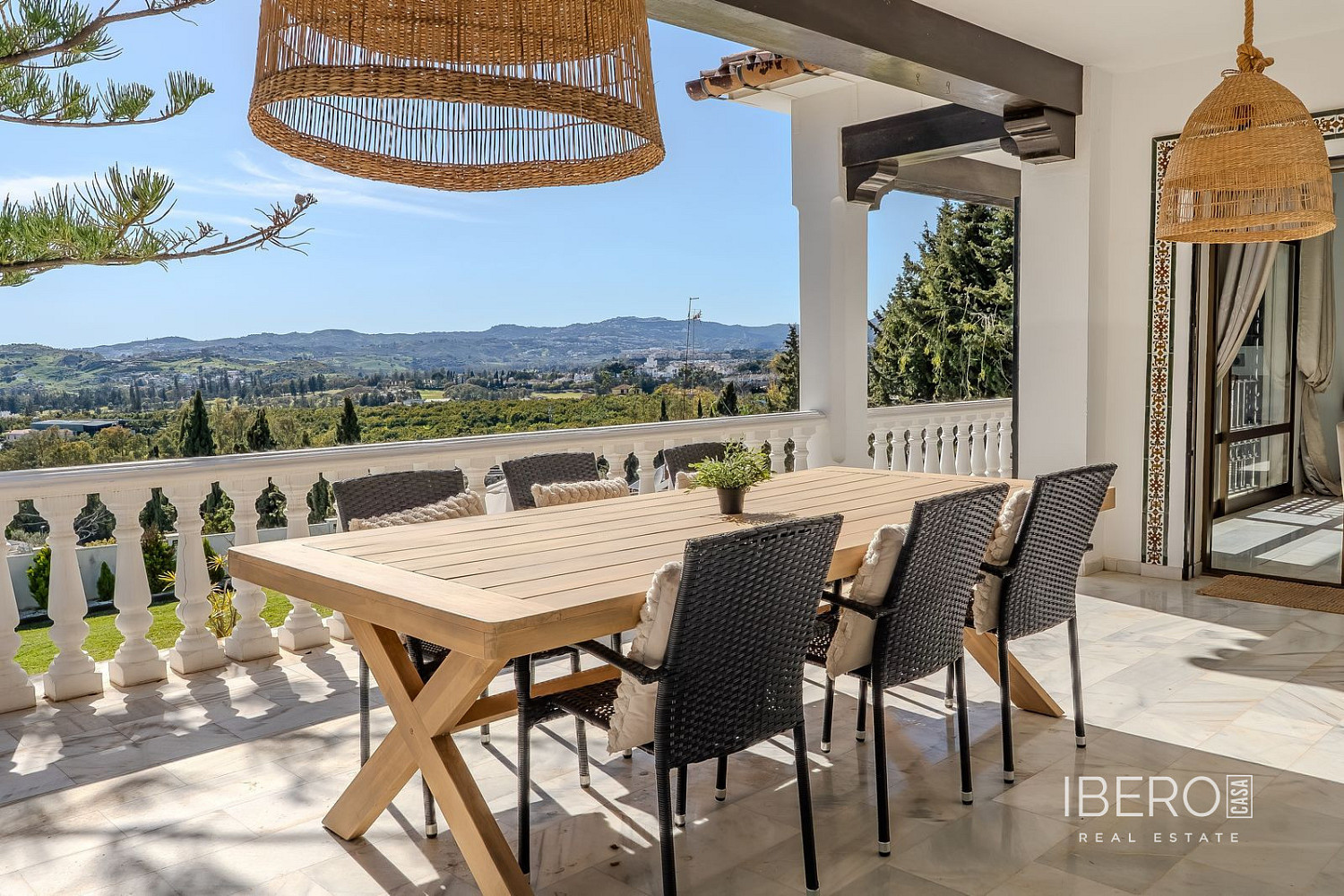Prodej domu 357 m² s pozemkem 1 547 m² - Widok 3