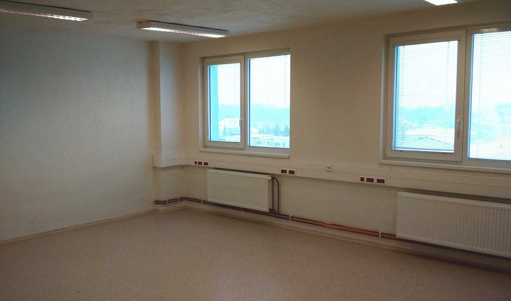 Pronájem kanceláře 900 m², Jihlava – náhled fotky 2
