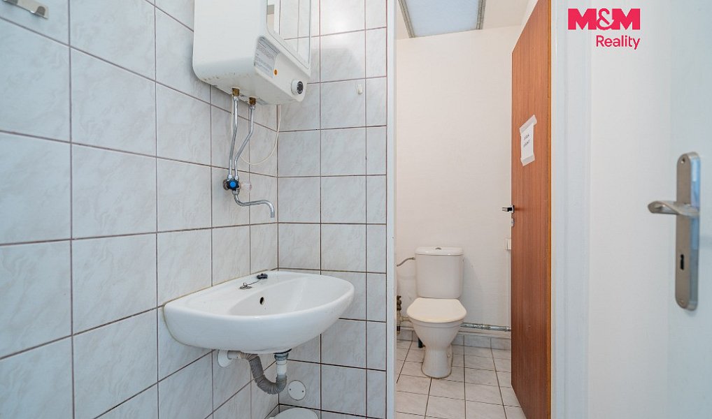 Pronájem obchodních prostor 210 m², České Budějovice – náhled fotky 4