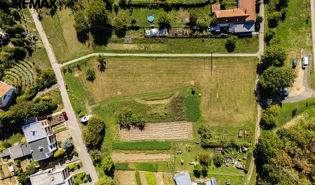 Prodej stavebního pozemku 2 330 m², Milešovice – náhled fotky 15