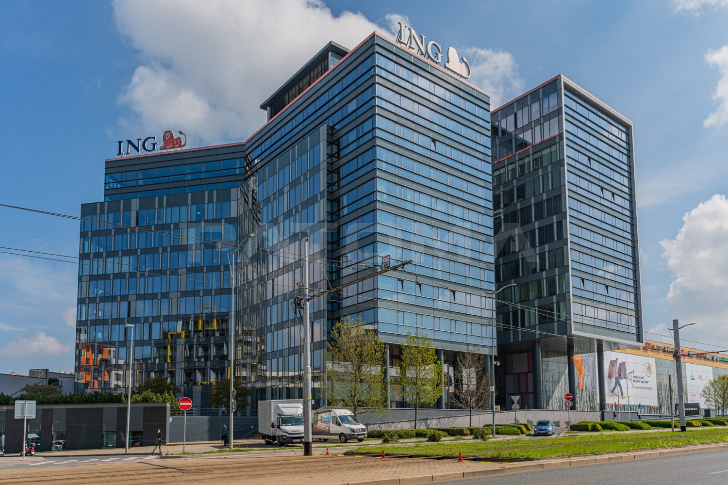 Pronájem kanceláře 739 m²