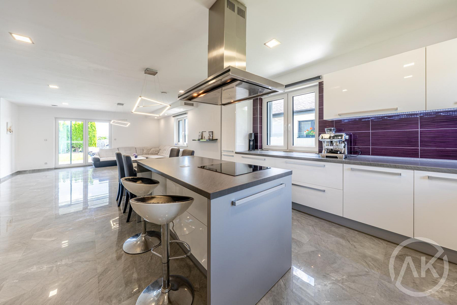 Prodej domu 163 m² s pozemkem 672 m² – fotografie 2