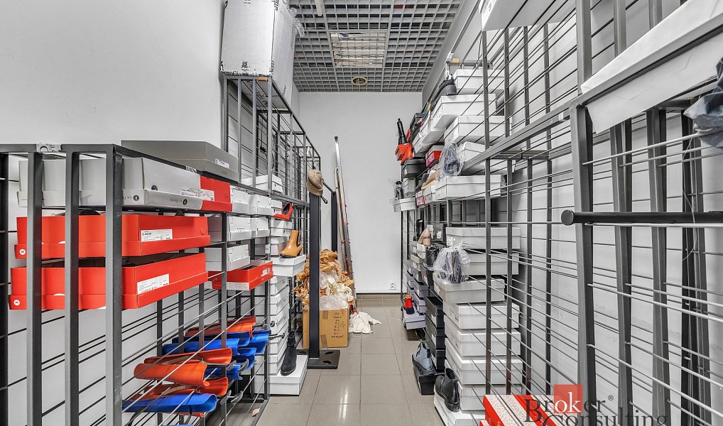 Pronájem obchodních prostor 191 m², Hradec Králové – náhled fotky 10
