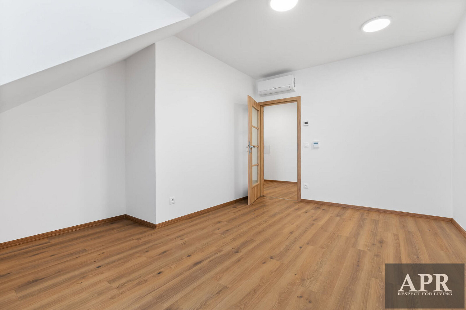 Pronájem bytu 2+1 58 m² – fotografie 4