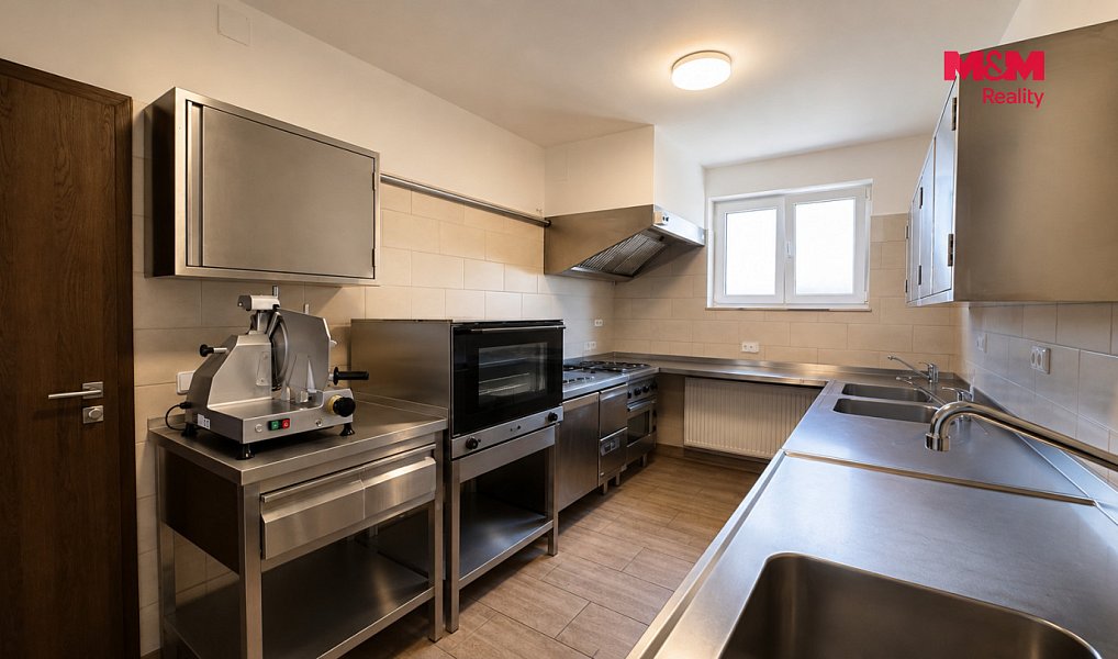 Prodej ubytovacího objektu 440 m², Slavonice – náhled fotky 9