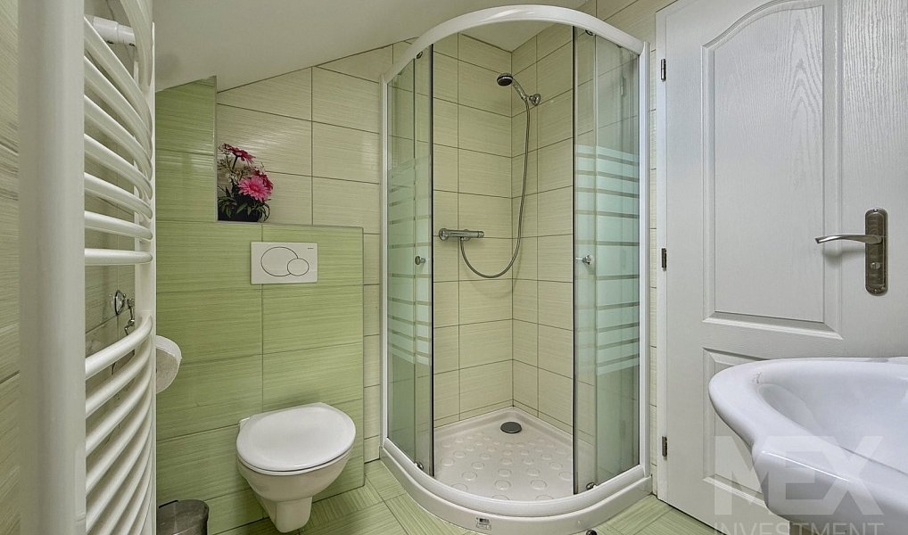 Prodej domu 130 m² s pozemkem 453 m², Náchod – náhled fotky 17