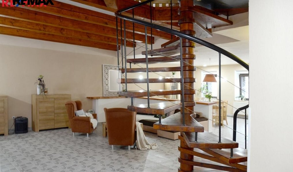 Prodej ubytovacího objektu 392 m², Volary – náhled fotky 7