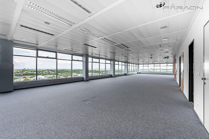 Pronájem kanceláře 649 m² – fotografie 3