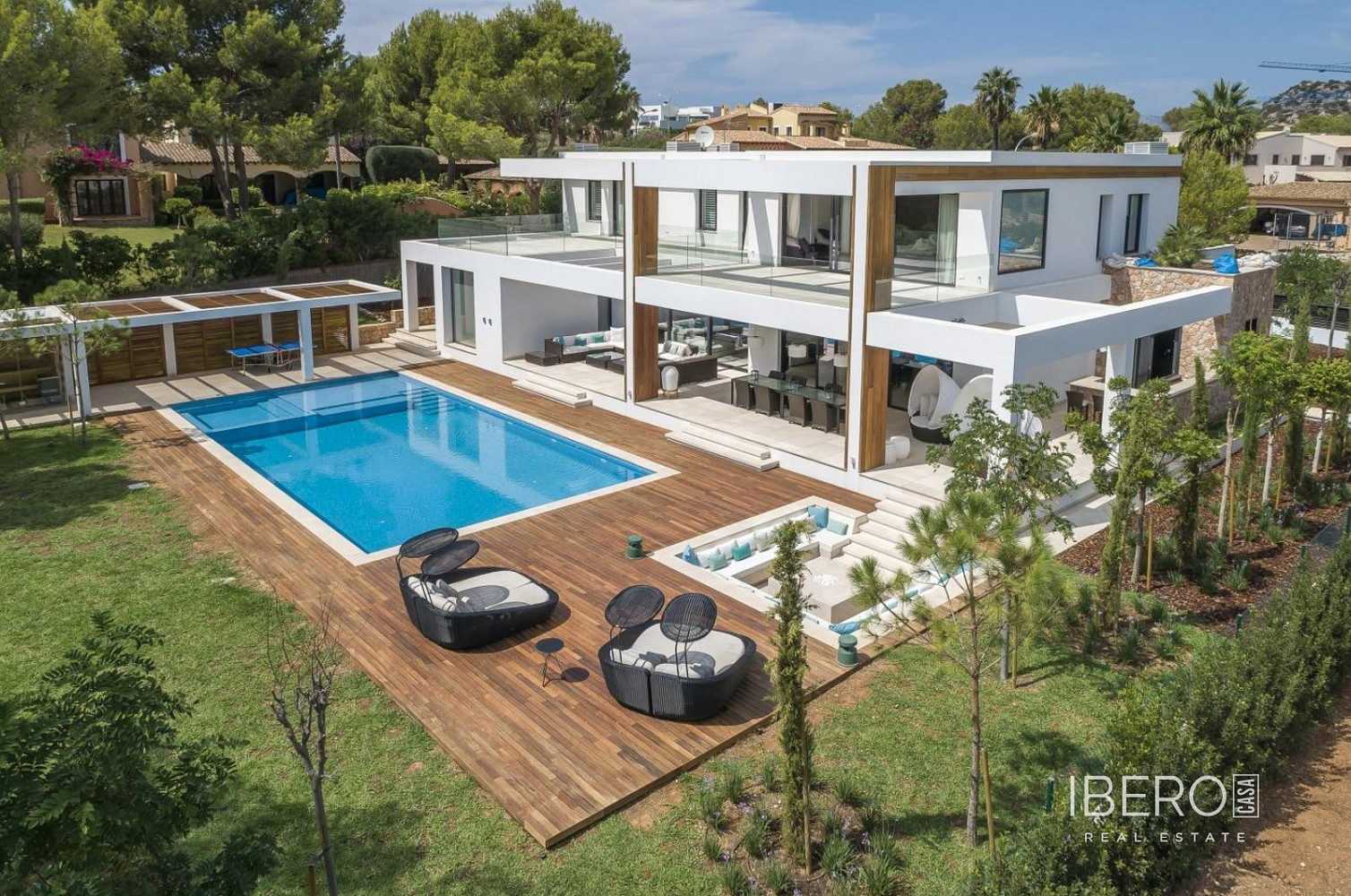 Prodej domu 748 m² s pozemkem 1 899 m²