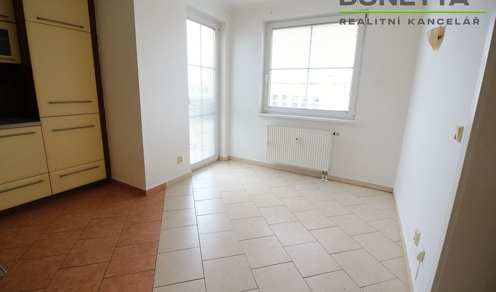 Pronájem bytu 2+kk 46 m², Holice – náhled fotky 3
