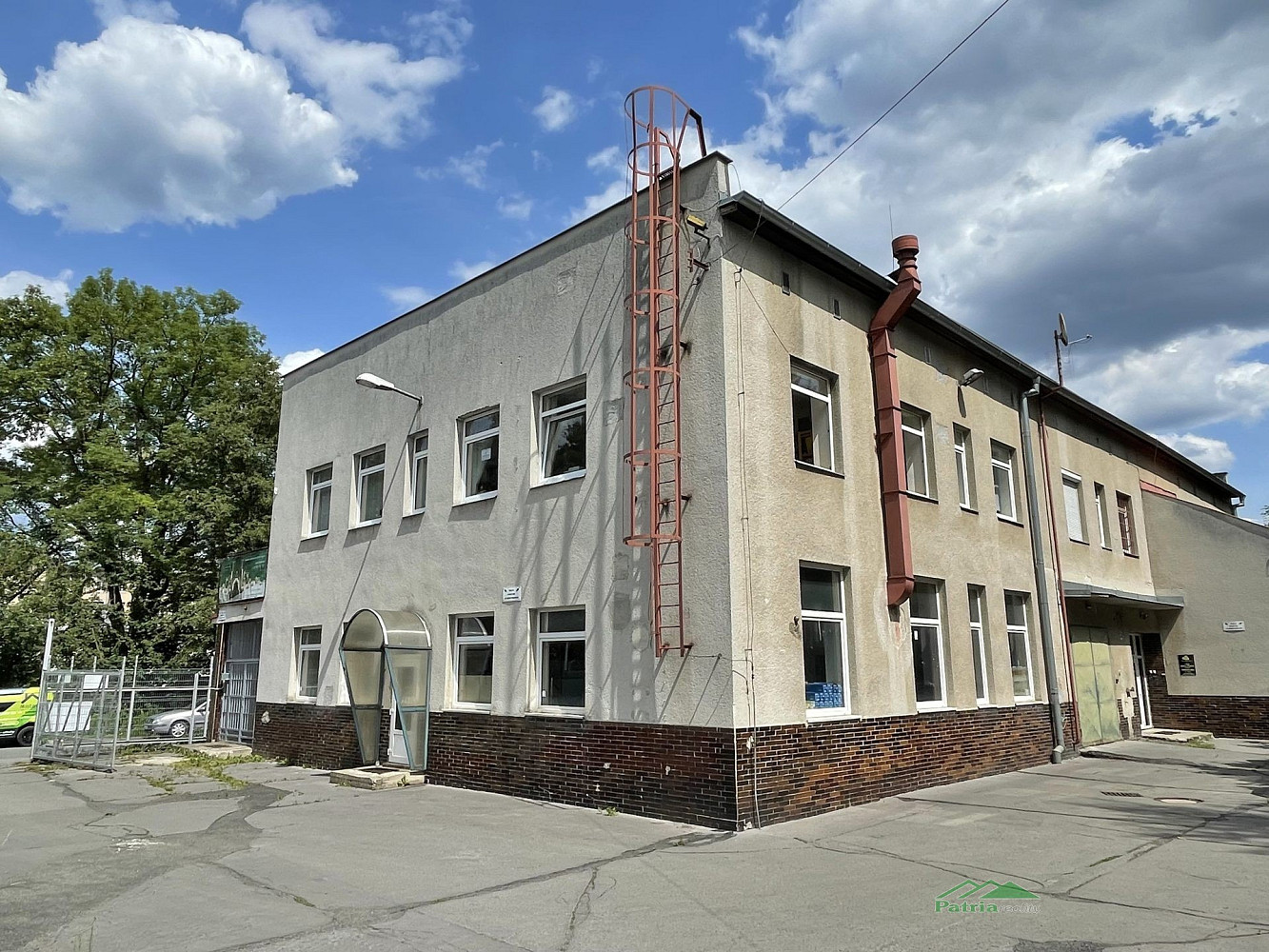 Pronájem obchodních prostor 235 m²