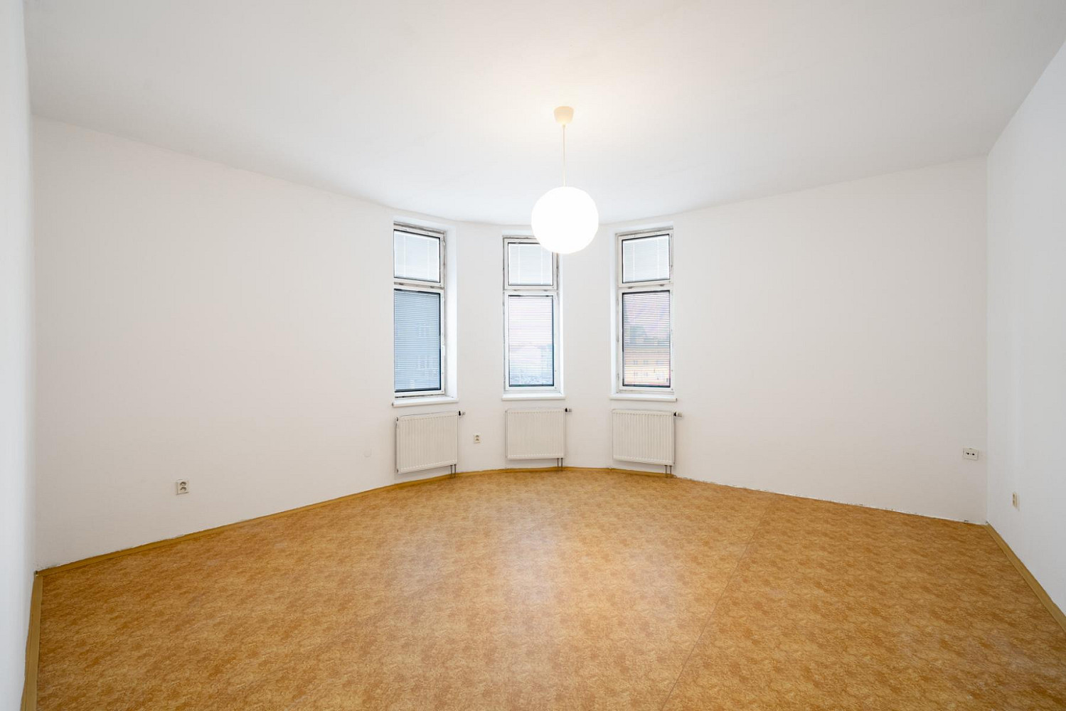 Pronájem bytu 1+1 45 m² - View 4