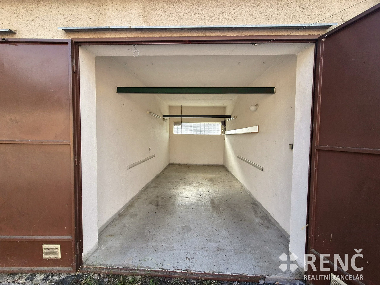Prodej zděné garáže 17 m2 v osobním vlastnictví v Brně Komíně, při ul. Vavřinecká – fotografie 2