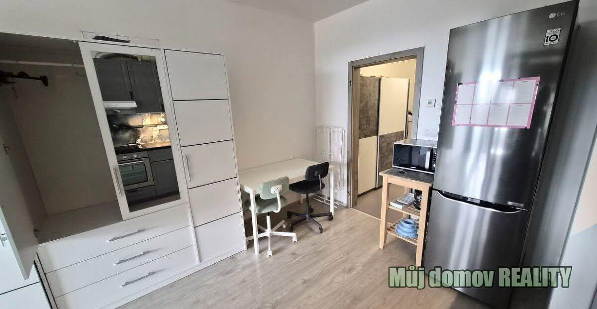 Pronájem bytu 1+kk 38 m² — photo 2