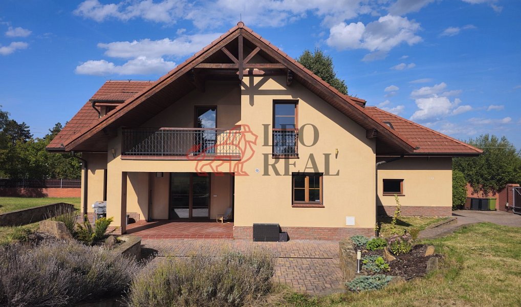 Prodej domu 316 m² s pozemkem 1 751 m², Kamenice – náhled fotky 2