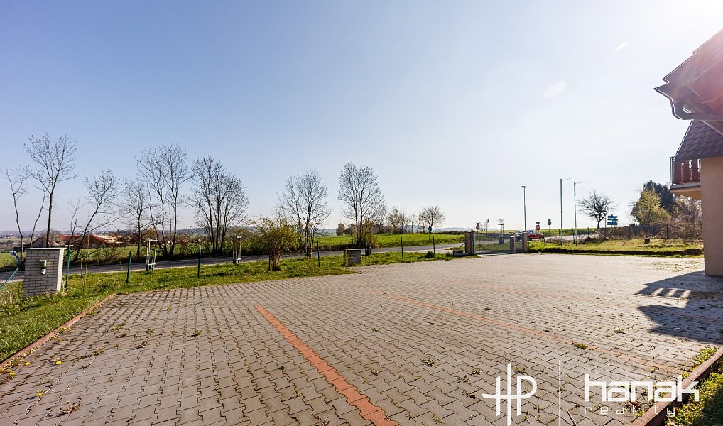 Prodej domu 259 m² s pozemkem 2 016 m², Strančice – náhled fotky 31
