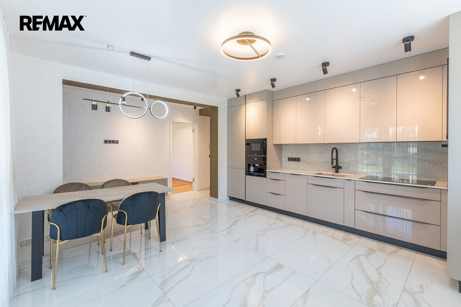 Prodej domu 244 m² s pozemkem 810 m² – fotografie 5