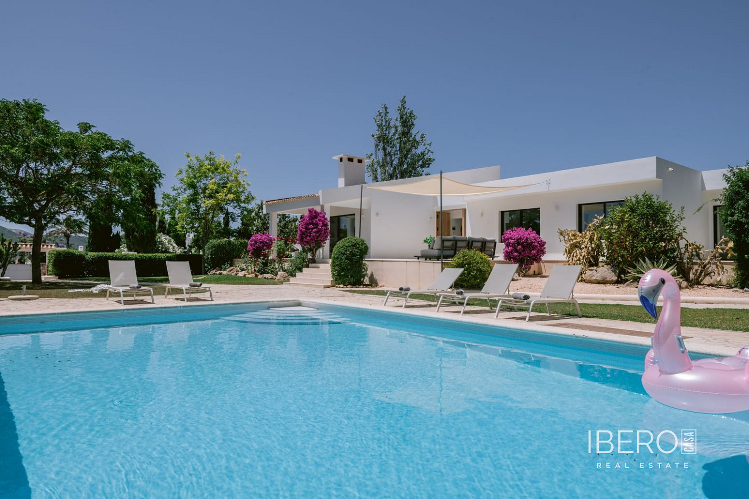 Prodej domu 2 420 m² s pozemkem 1 970 m²
