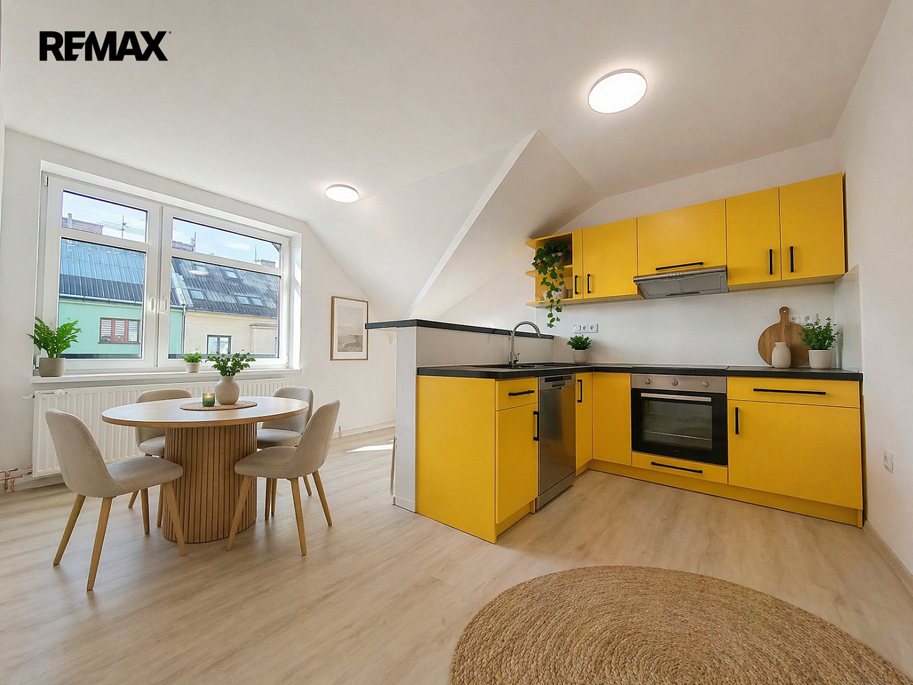 Pronájem bytu 1+1 56 m² — photo 2