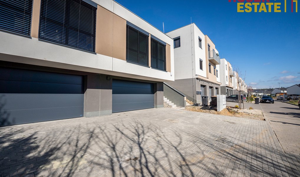 Prodej domu 197 m² s pozemkem 737 m², Holubice – náhled fotky 24