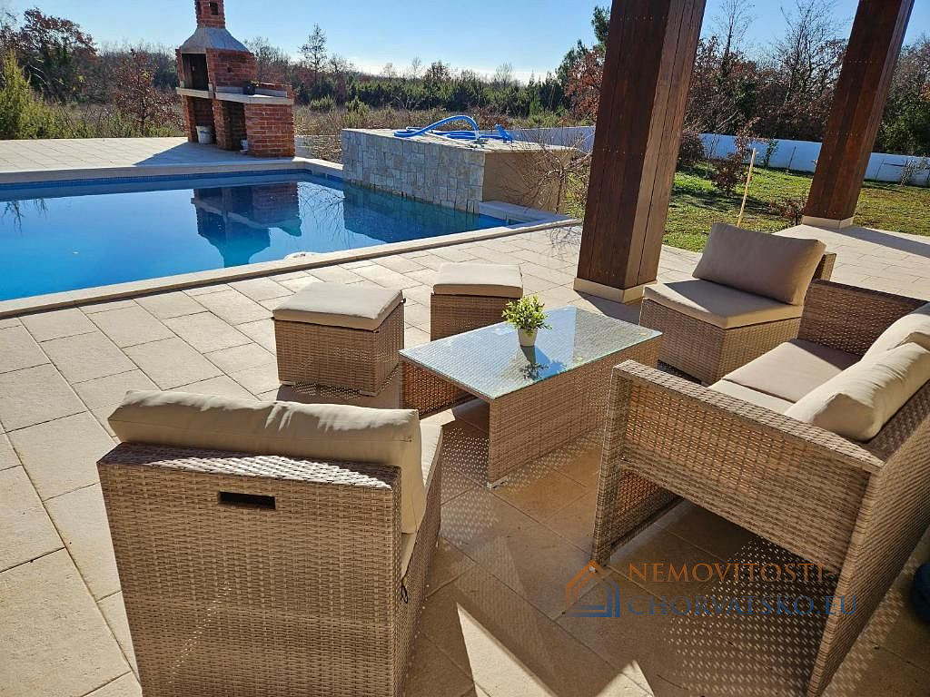 Prodej domu 248 m² s pozemkem 1 528 m² - Widok 3