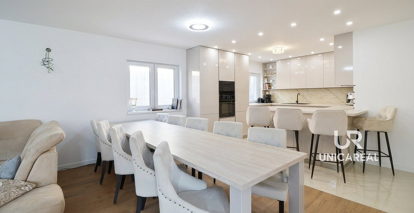 Prodej domu 230 m² s pozemkem 1 573 m² – pohled 4