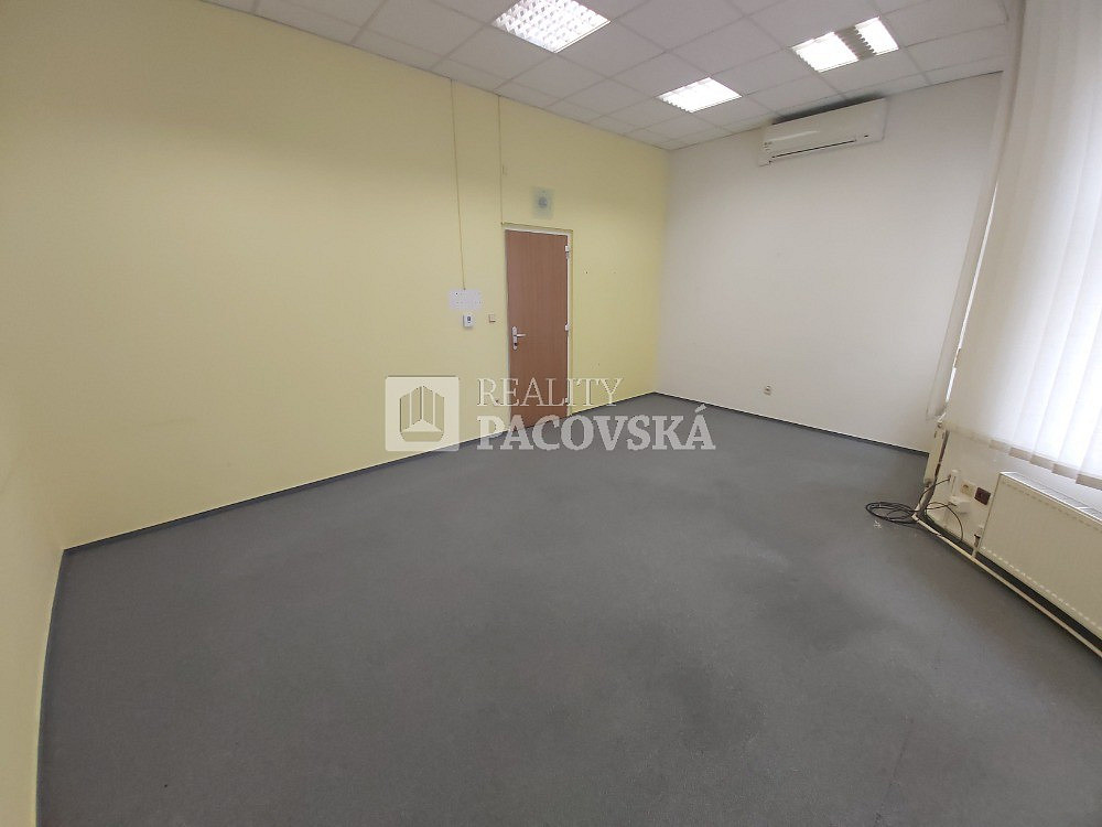 Pronájem kanceláře 27 m² – pohled 3