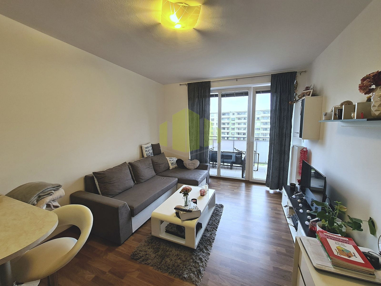 Pronájem bytu 1+kk 33 m² – fotografie 2
