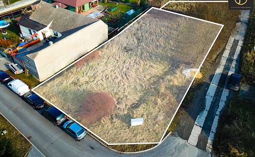 Prodej stavebního pozemku 1 242 m²