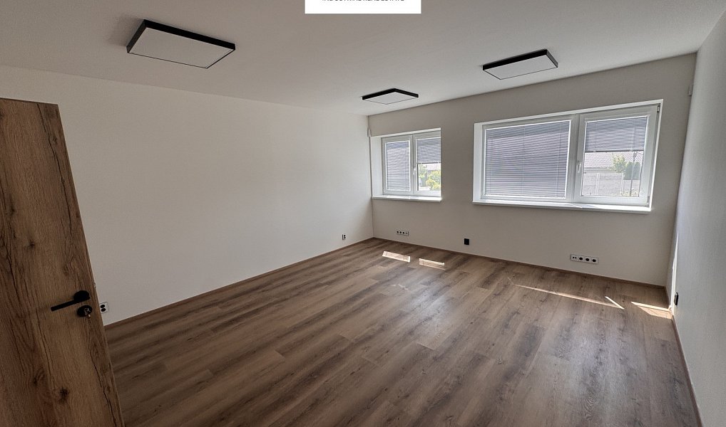 Pronájem skladovacích prostor 1 890 m², Herink – náhled fotky 14