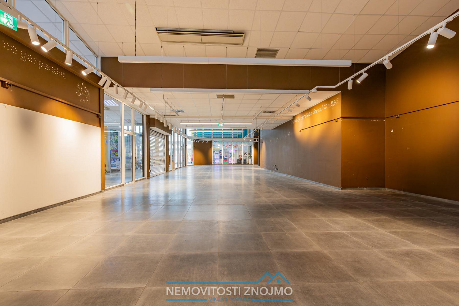 Pronájem obchodních prostor 274 m² – fotografie 2