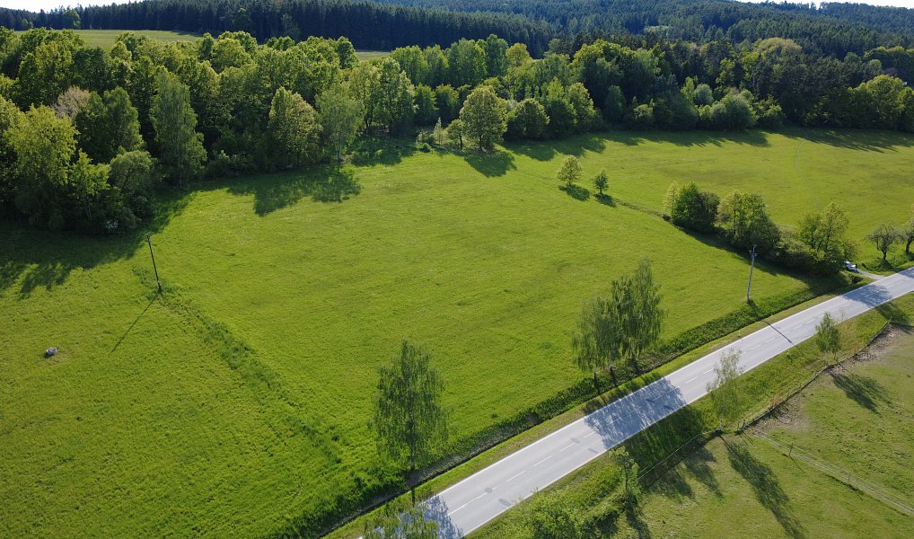 Prodej stavebního pozemku 5 794 m², Albrechtice nad Vltavou – náhled fotky 2