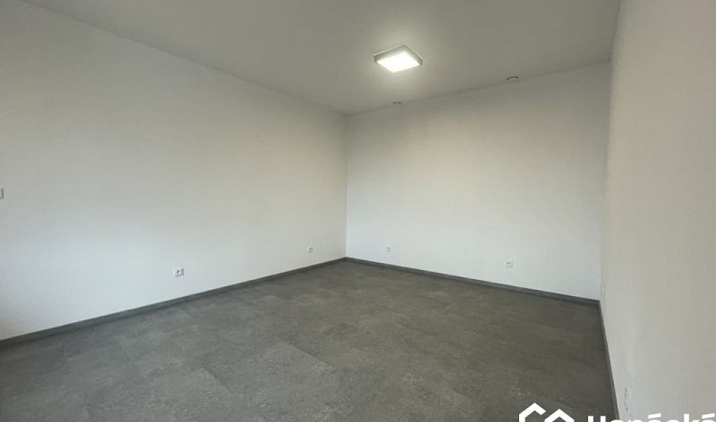 Pronájem bytu 1+kk 29 m², Hulín – náhled fotky 9